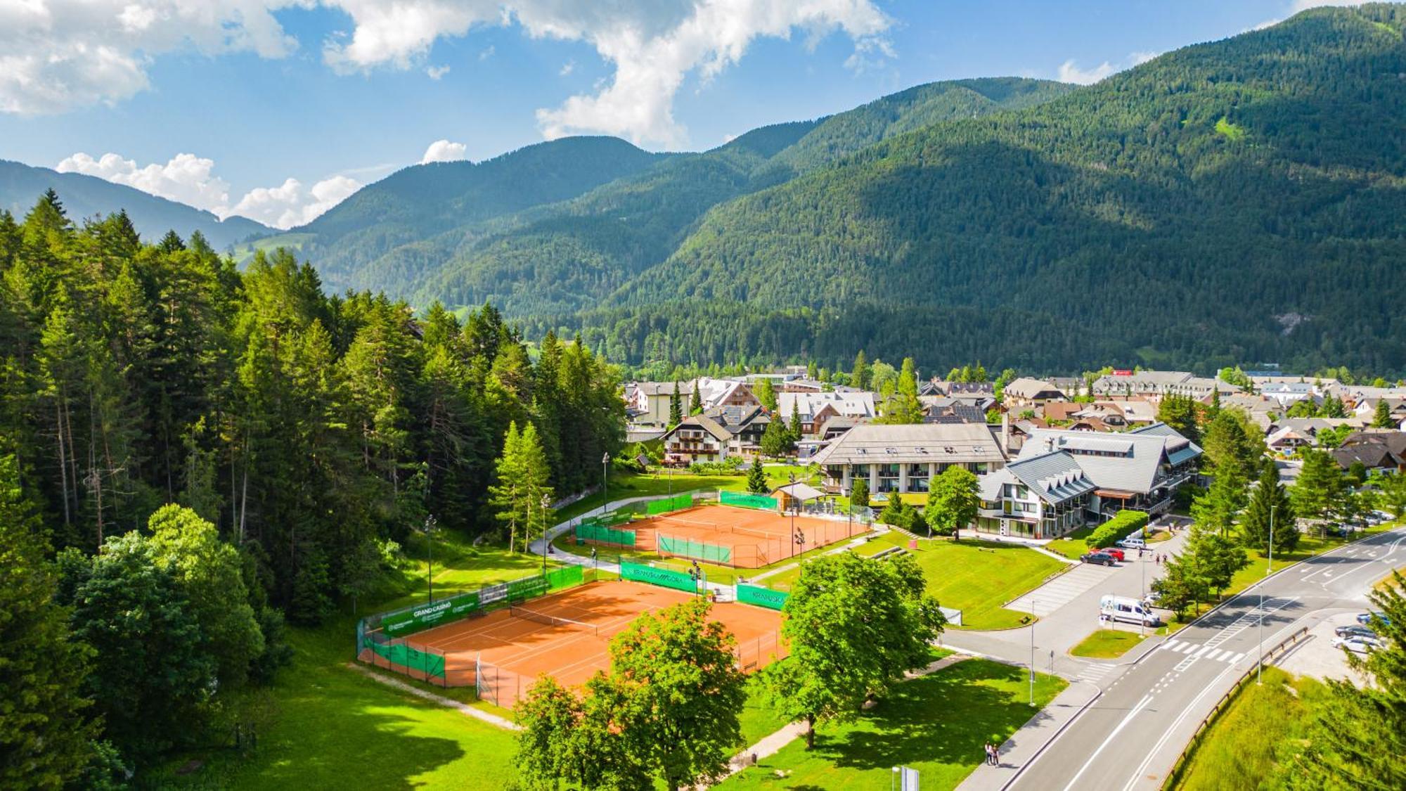 Hotel Kranjska Gora Exterior photo